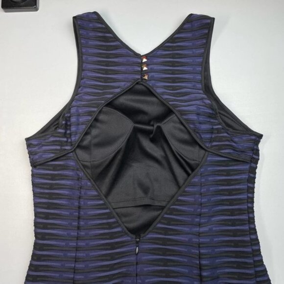 GUESS Textured Rose Mini Dress Sz 10 Naughty Night - Picture 7 of 8